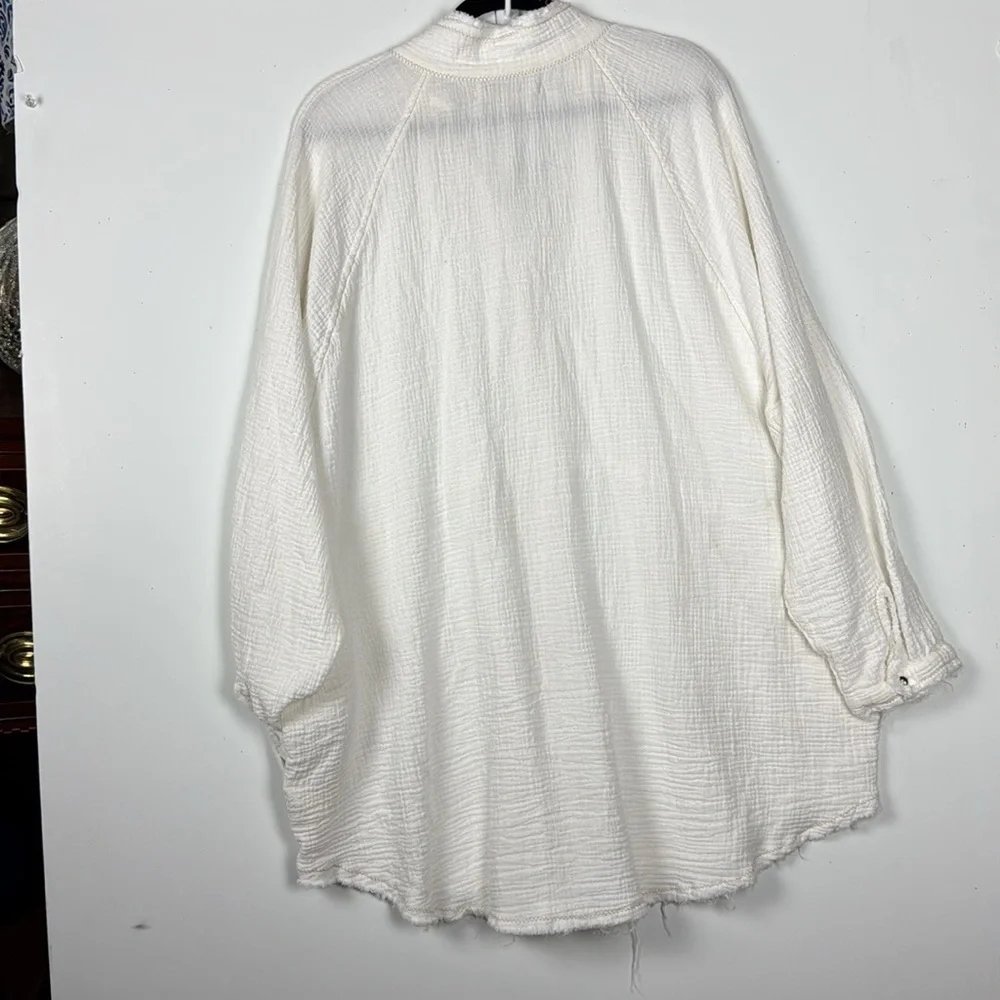 WE THE FREE SZ L OFF WHITE 100% COTTON LS WITH BUTTON CUFF BUTTON UP  POCKETS